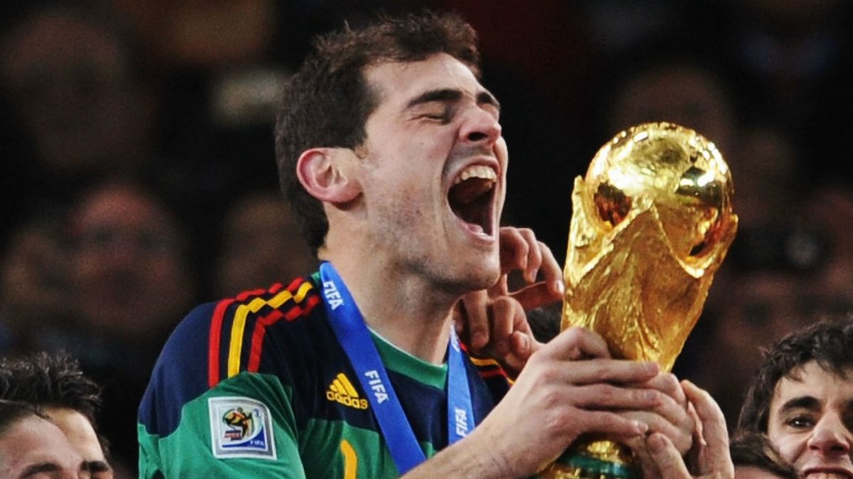 Iker Casillas saat merayakan kemenangan