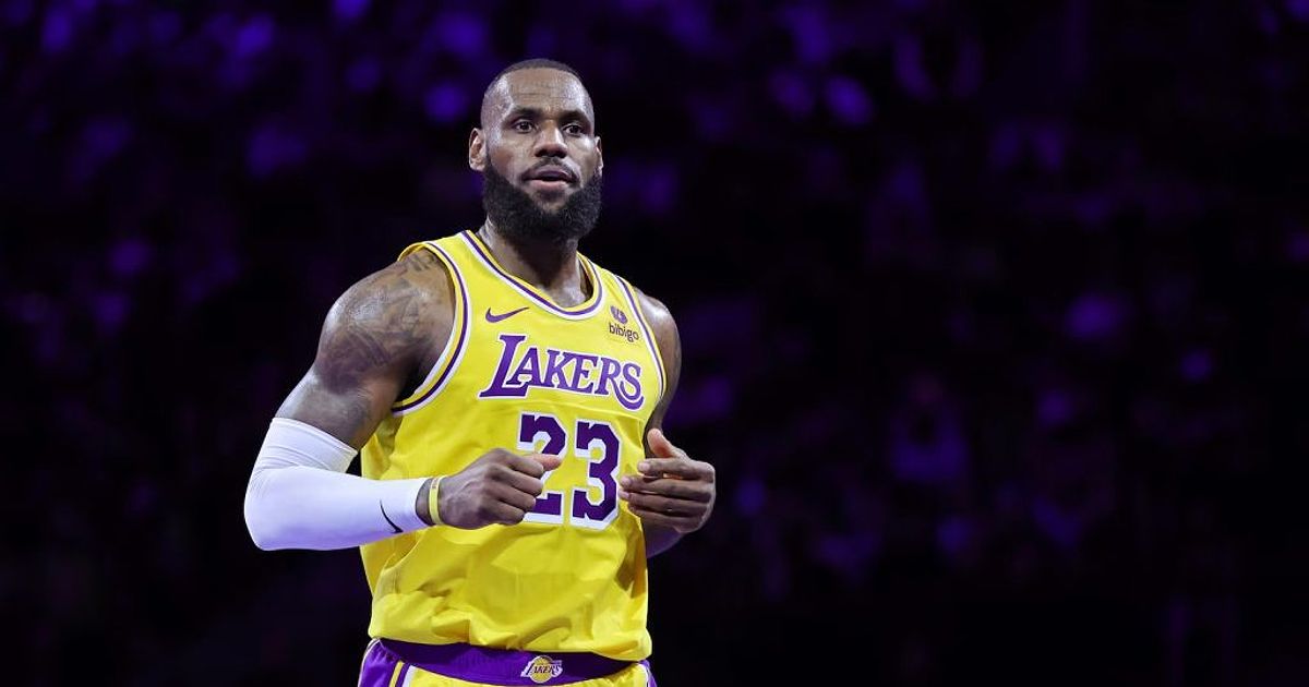 LeBron James dalam aksi di lapangan